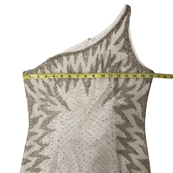 Je Matadi Beaded One-Shoulder Prom Dress, Gown, Sheath Dress White, Slit, Size 6 - Picture 10 of 11